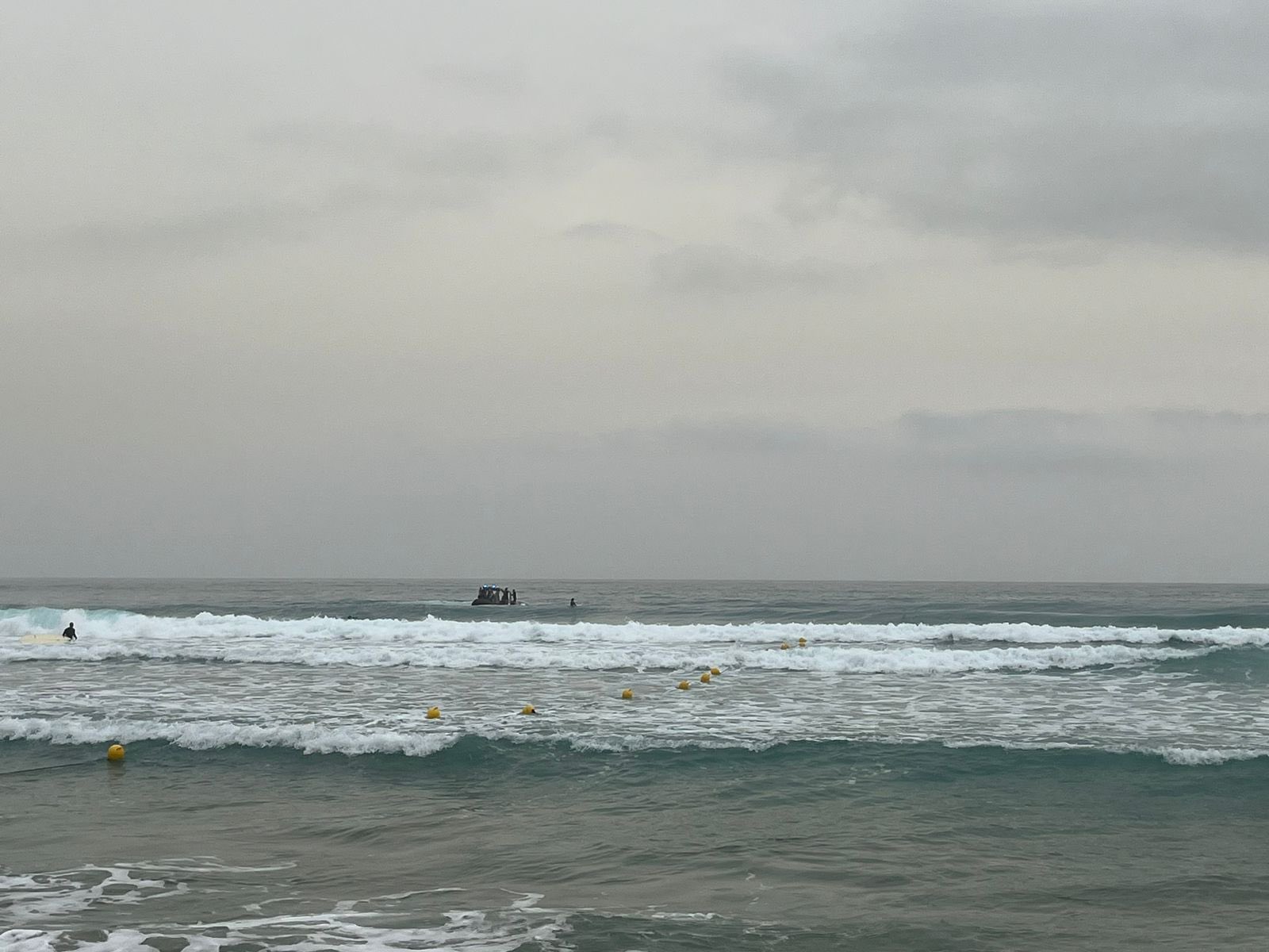 نجاة 5 أشخاص من الغرق قبالة شاطئ جبيل بفضل جهود الدفاع المدني والجيش