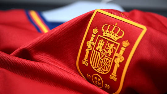 حكومة إسبانيا تُعلن تدخلها لضمان استقرار اتحاد الكرة في ظل الأزمات والفساد