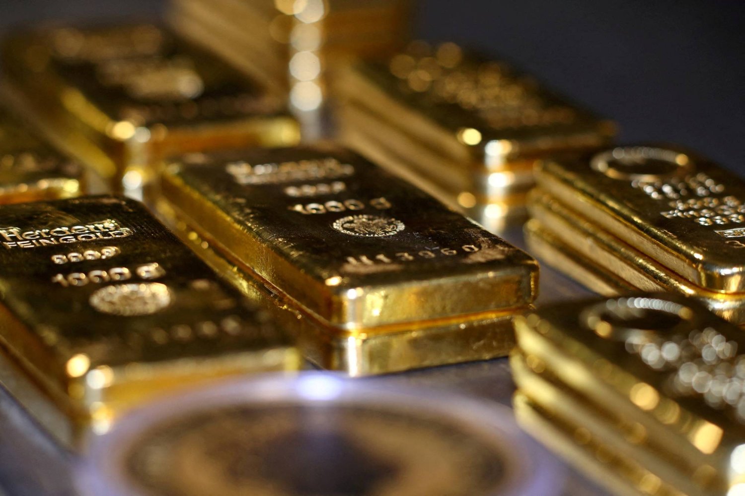  تراجع أسعار الذهب مع تهدئة التوترات في الشرق الأوسط 