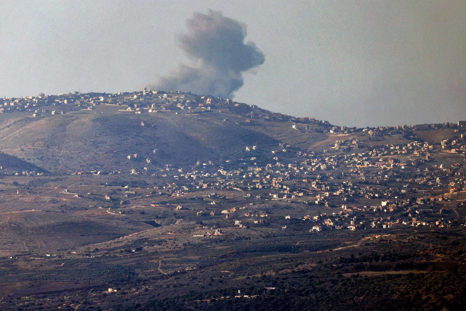  غارات جوية إسرائيلية تستهدف بلدات جنوب لبنان: هل تتصاعد التوترات؟ 