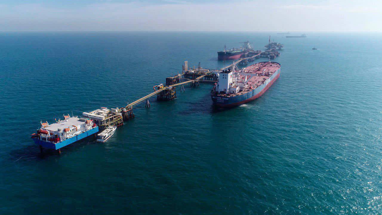 الحوثي يطالب بتقليص تصدير المشتقات النفطية لأوروبا وأميركا 