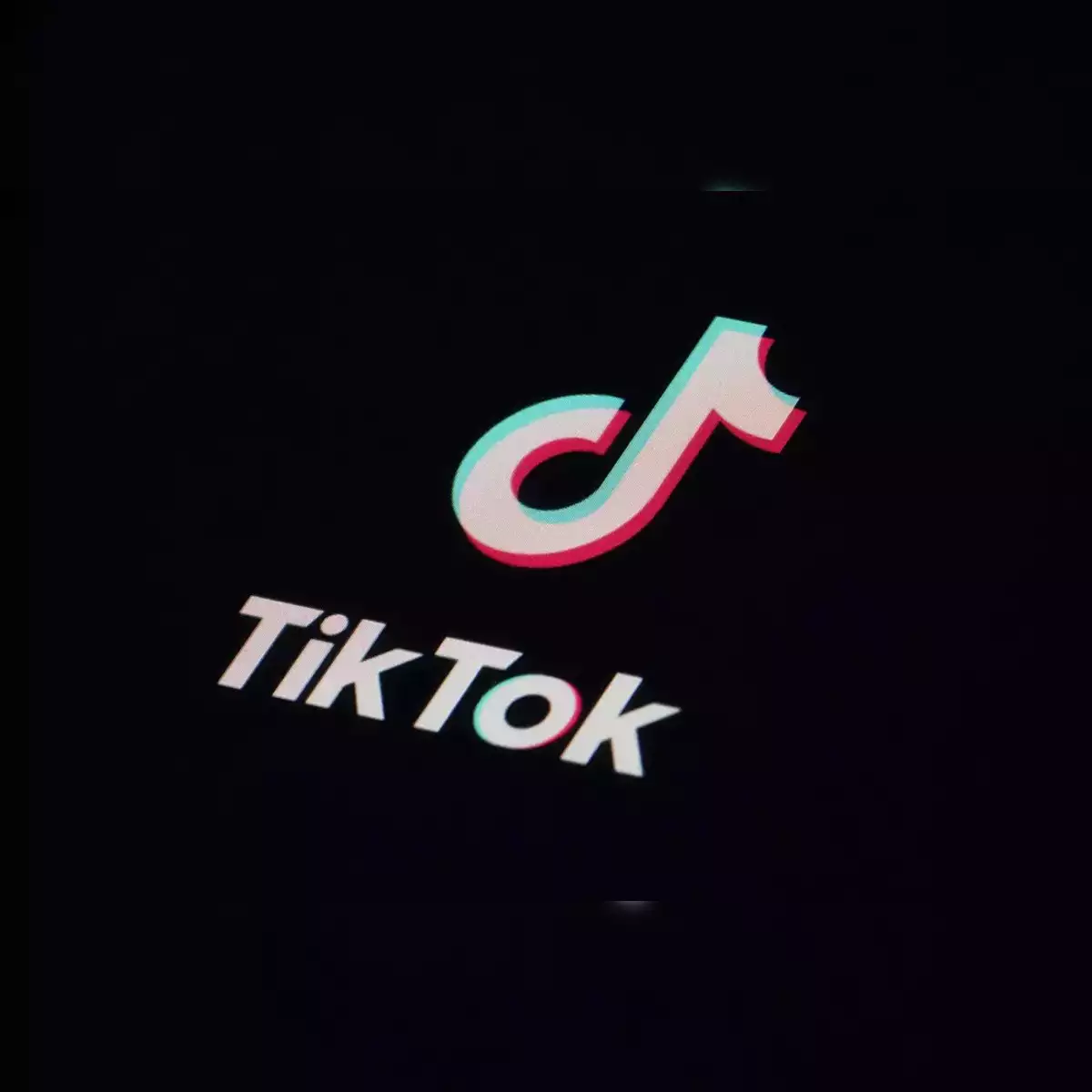 ما الأسباب التي تثير قلق الولايات المتحدة تجاه تطبيق TikTok؟